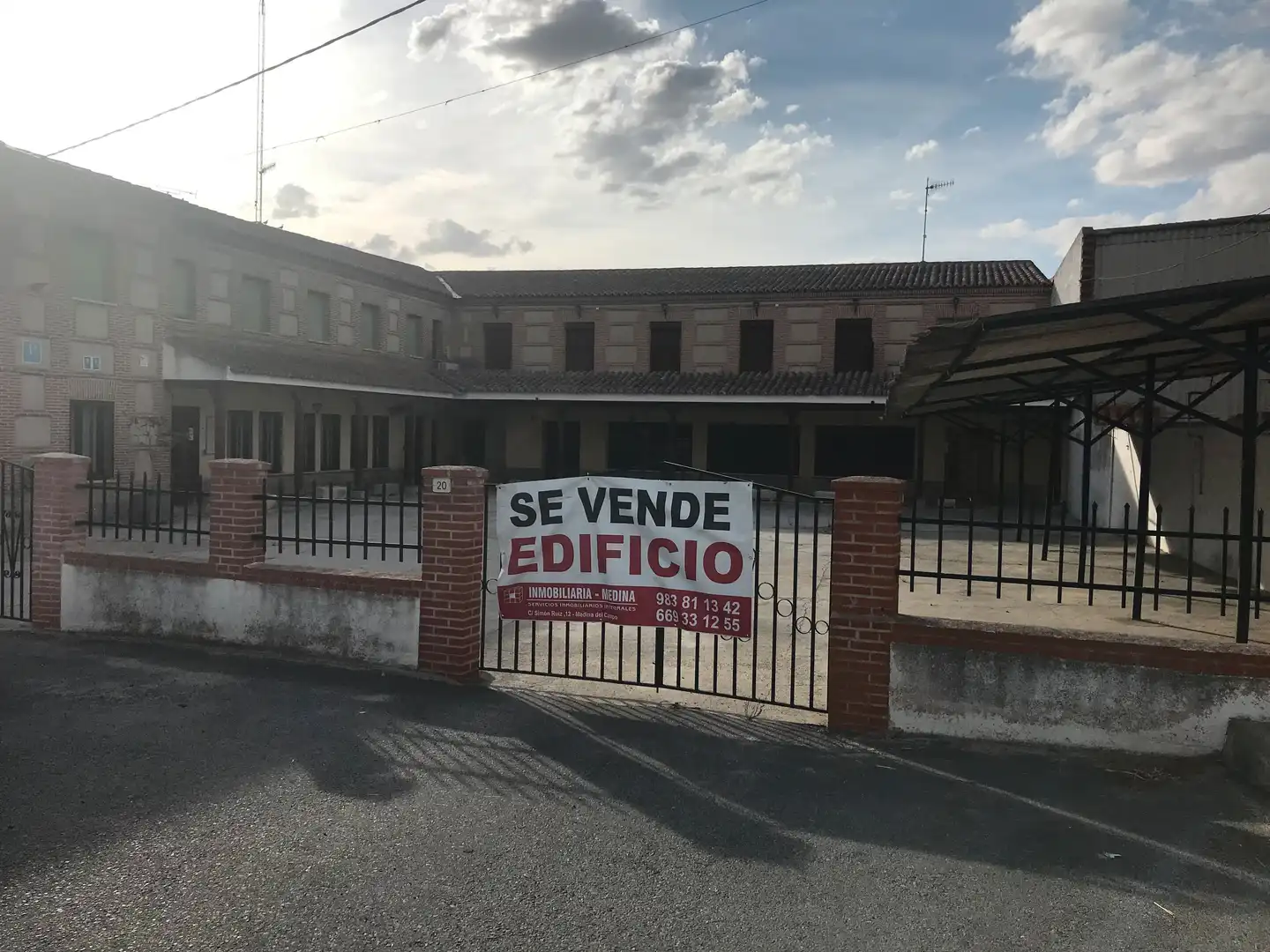 Vista exterior de Edificio en venta en Madrigal de las Altas Torres