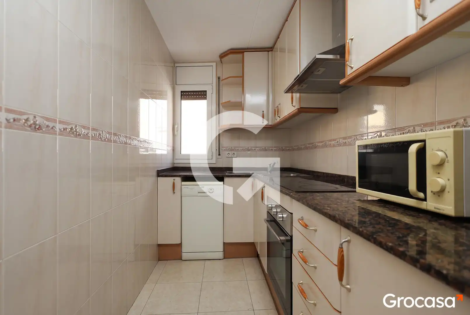 Cuina de Pis en venda en Sant Boi de Llobregat amb Aire condicionat i Traster