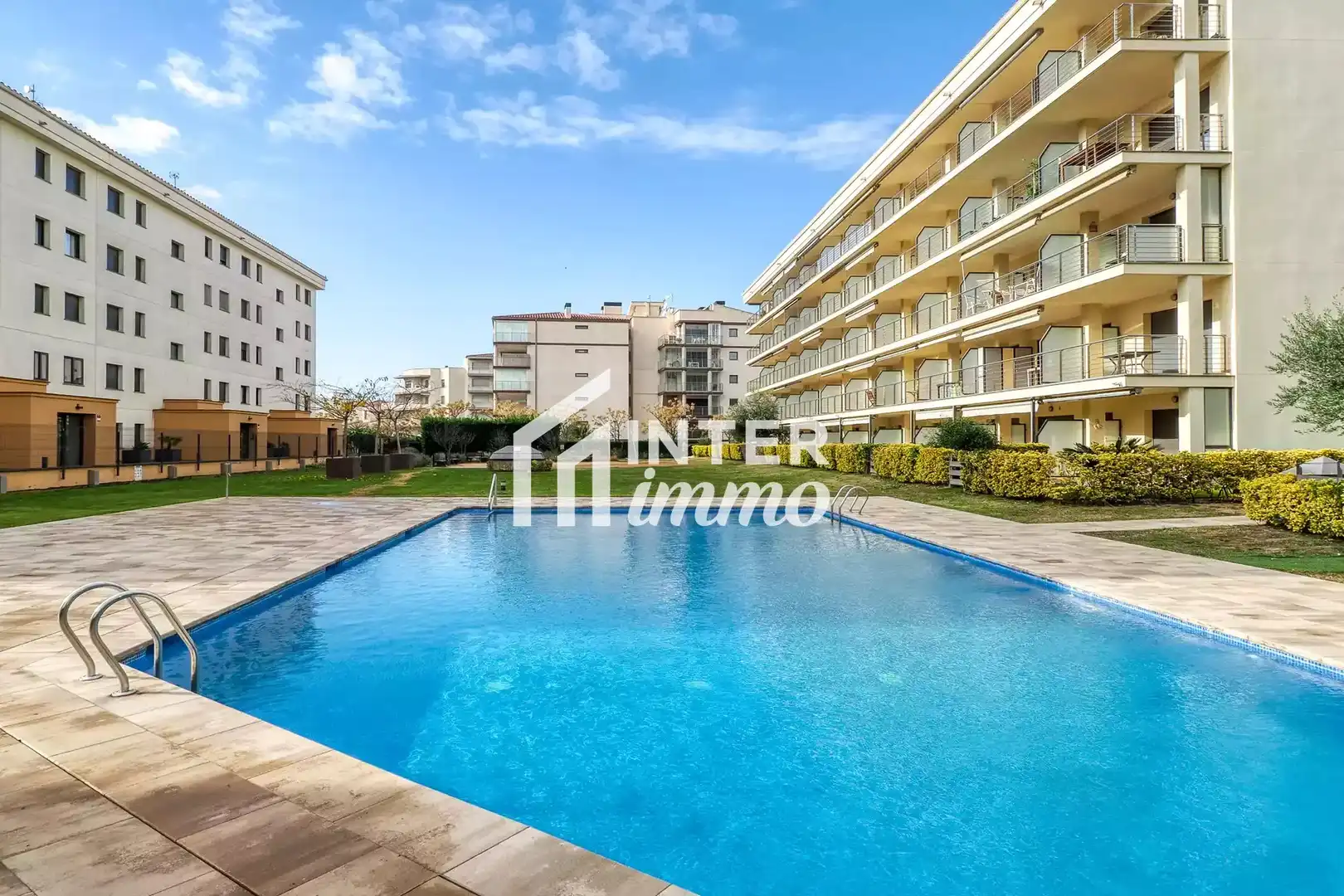 Schwimmbecken von Wohnung zum Verkauf in Roses mit Klimaanlage, Heizung und Terrasse
