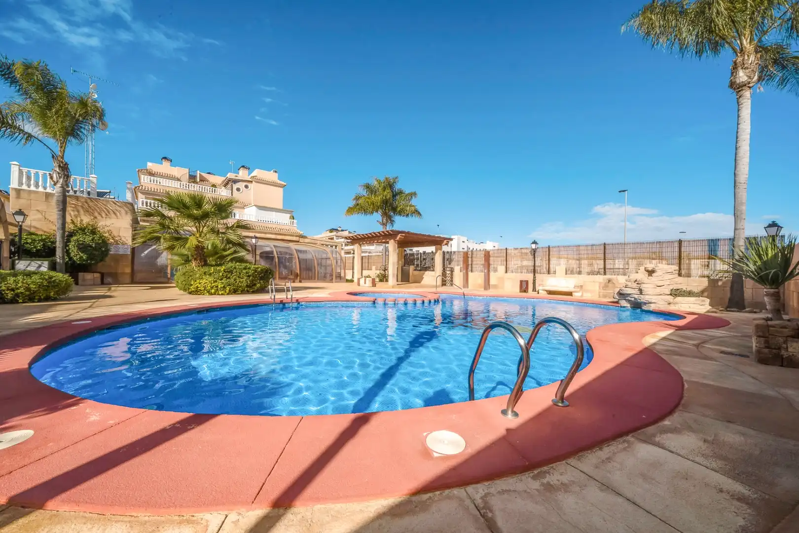 Piscina de Casa adosada en venda en Orihuela amb Aire condicionat, Terrassa i Traster
