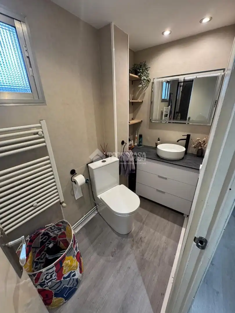Baño de Piso en venta en Zaragoza con Calefacción y Balcón