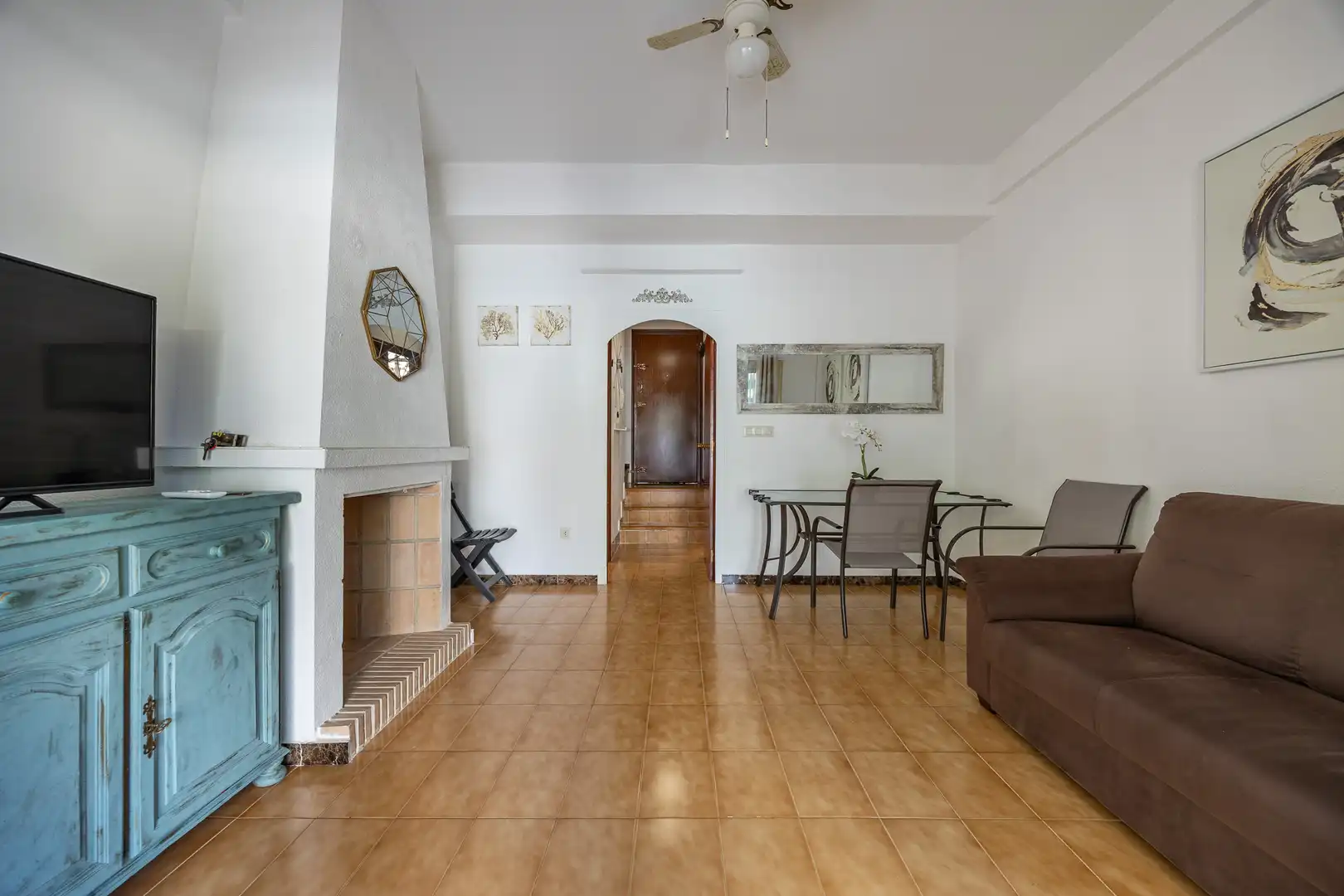 Sala d'estar de Casa adosada en venda en Benidorm amb Piscina, Moblat i Piscina comunitària