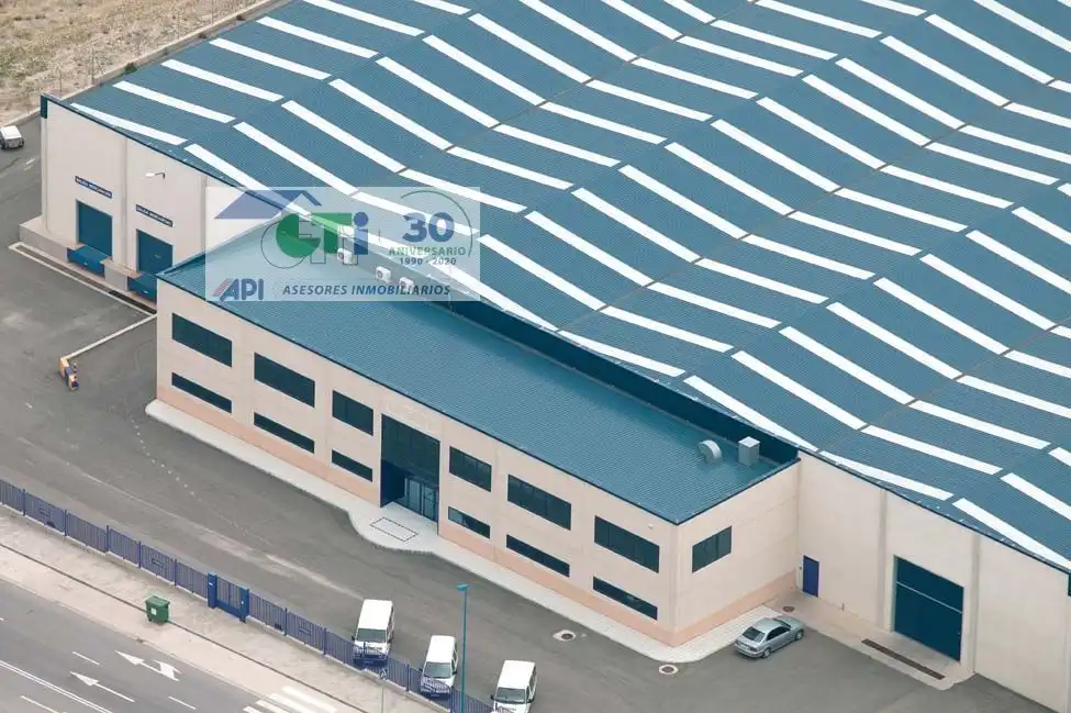 Nau industrial en venda a C / BUENOS AIRES, La Muela