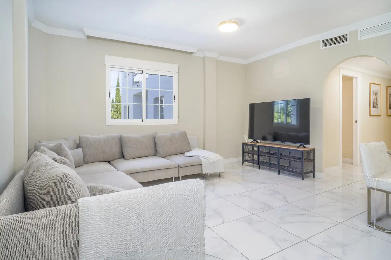 Sala de estar de Planta baja en venta en Marbella con Aire acondicionado, Terraza y Piscina