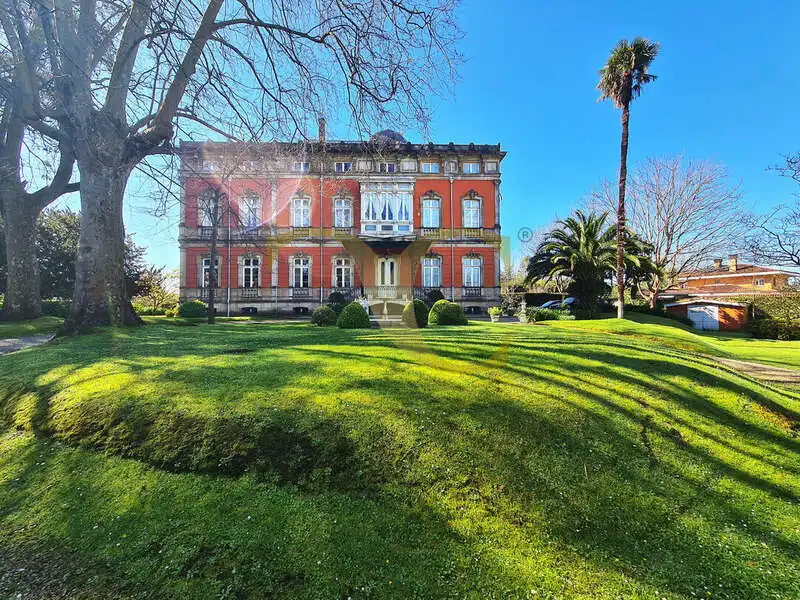 Vista exterior de Casa o xalet en venda en Gijón  amb Calefacció, Jardí privat i Terrassa