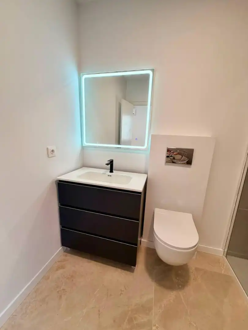 Badezimmer von Wohnung zum Verkauf in Ador mit Klimaanlage, Ofen und Waschmaschine