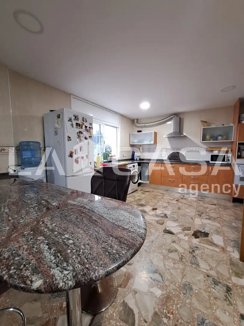 Cuina de Casa o xalet en venda en Terrassa amb Terrassa i Piscina