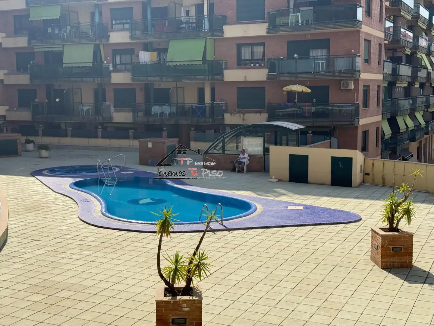 Piscina de Apartamento en venta en Benicarló con Terraza, Trastero y Amueblado