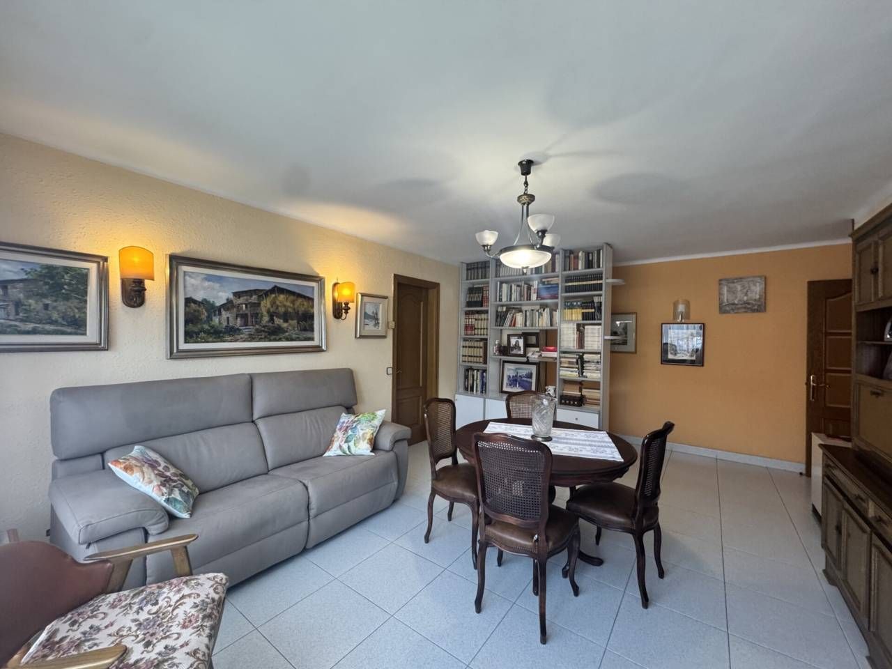 Sala d'estar de Pis en venda en Olot amb Terrassa