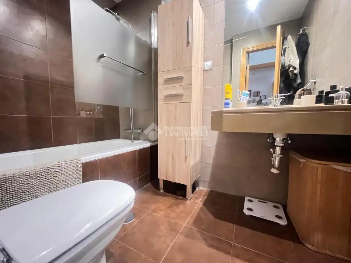 Baño de Piso en venta en Navalcarnero con Aire acondicionado, Calefacción y Parquet