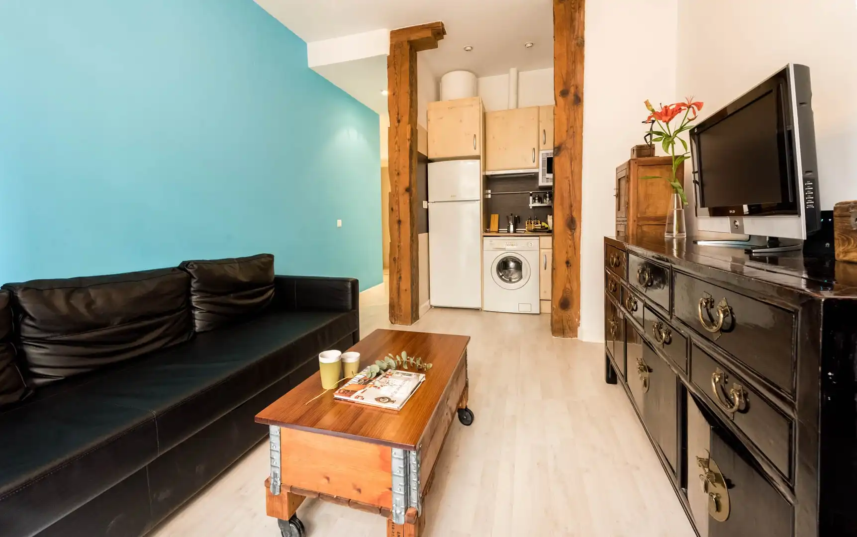 Living room of Flat for rent in Madrid  with Air Conditioner, Heating and Furnished