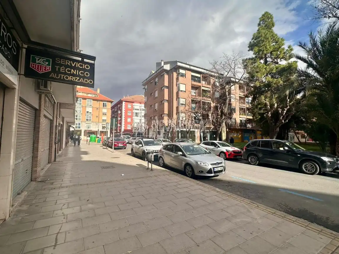 Vista exterior de Local de alquiler en Murcia
