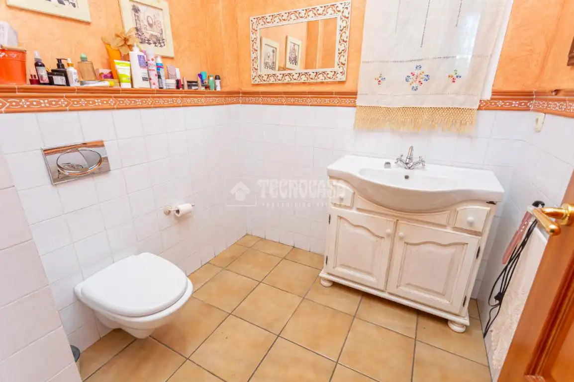 Bathroom of Houses for sale in Algeciras  with Air Conditioner and Swimming Pool