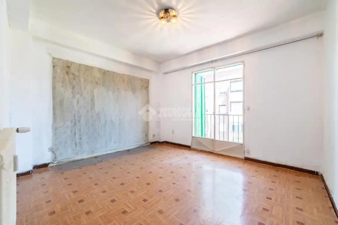 Habitación de Piso en venta en Madrid con Calefacción y Balcón