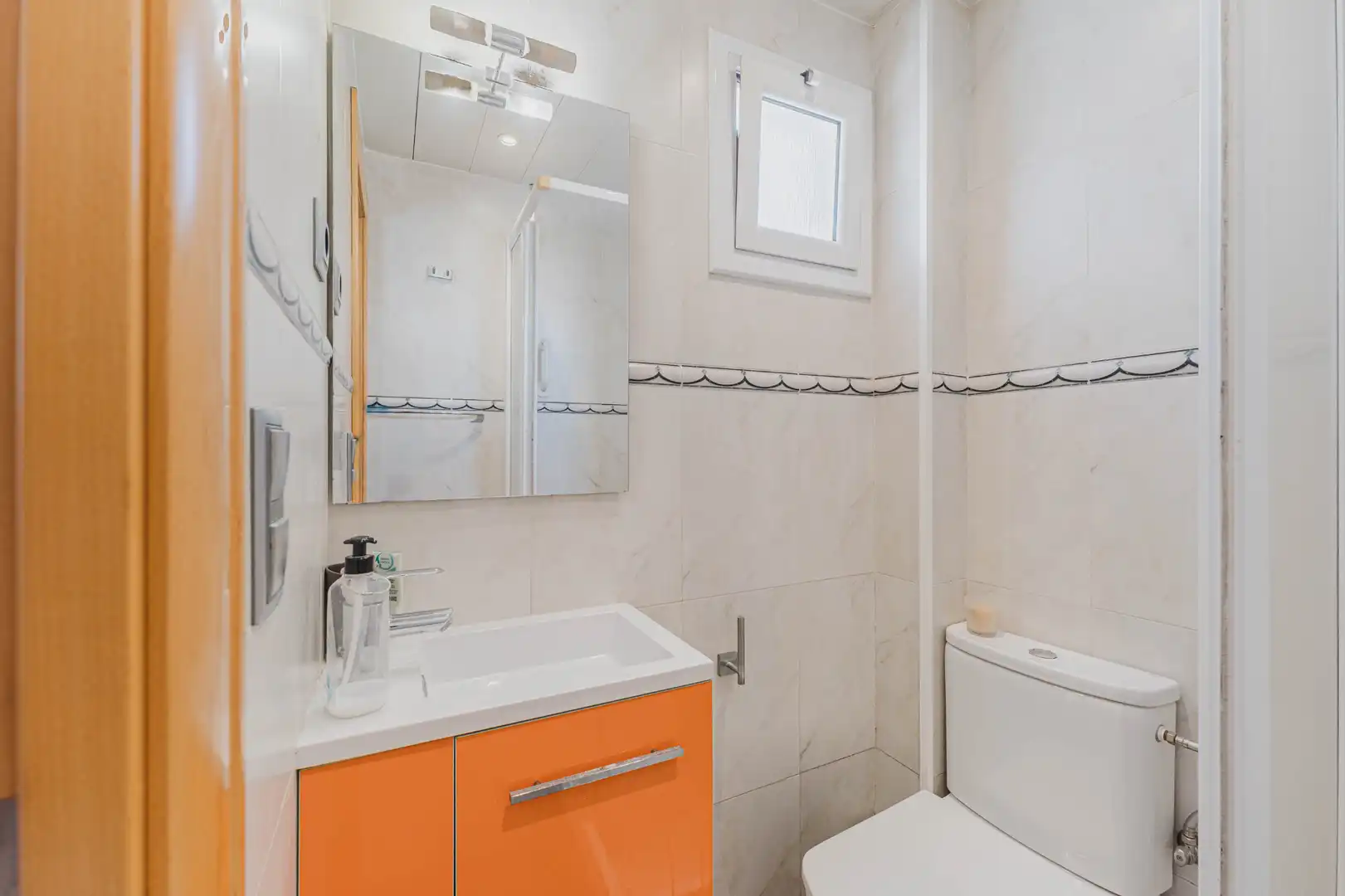 Badezimmer von Wohnung zum Verkauf in Barcelona mit Klimaanlage, Heizung und Ofen