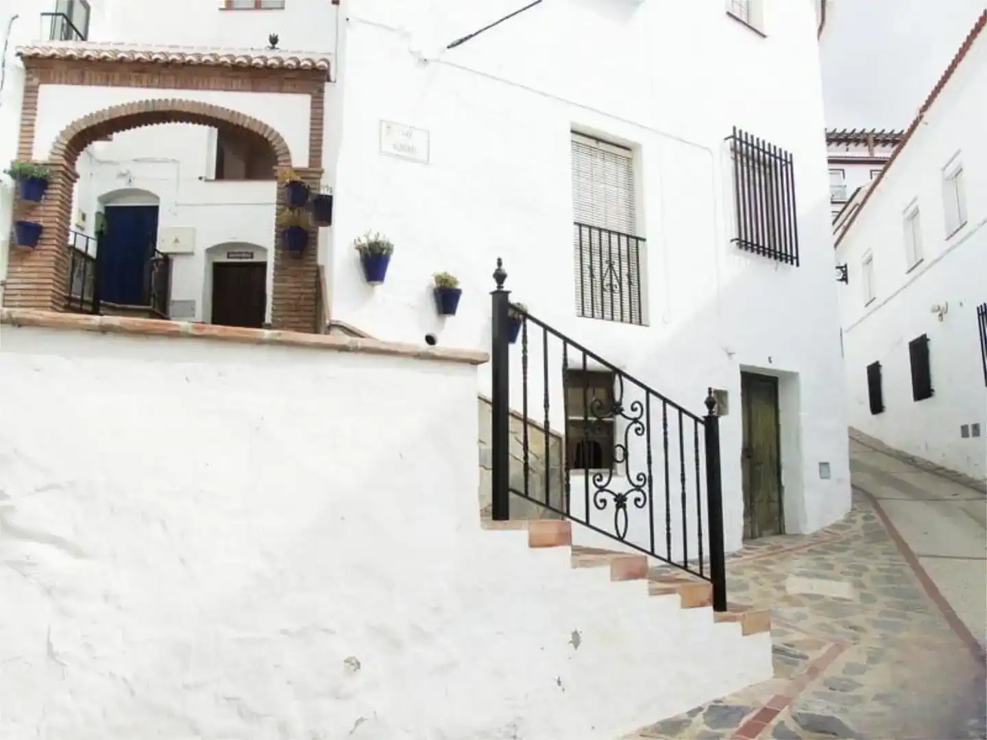 Vista exterior de Casa adosada en venda en Canillas de Albaida amb Aire condicionat, Traster i Balcó
