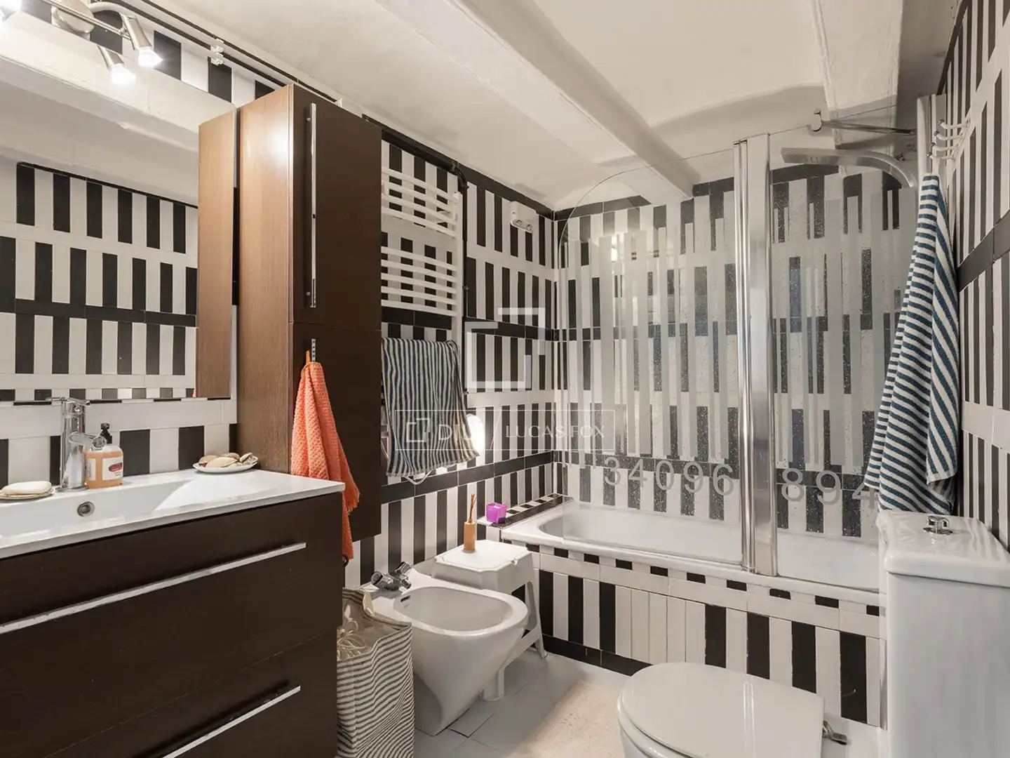 Bathroom of Flat for sale in Barcelona  with Air Conditioner, Terrace and Balcony