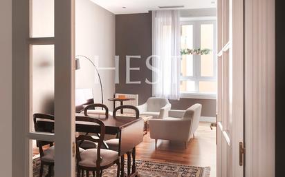 Living room of Flat for sale in  Barcelona Capital  with Air Conditioner, Heating and Parquet flooring