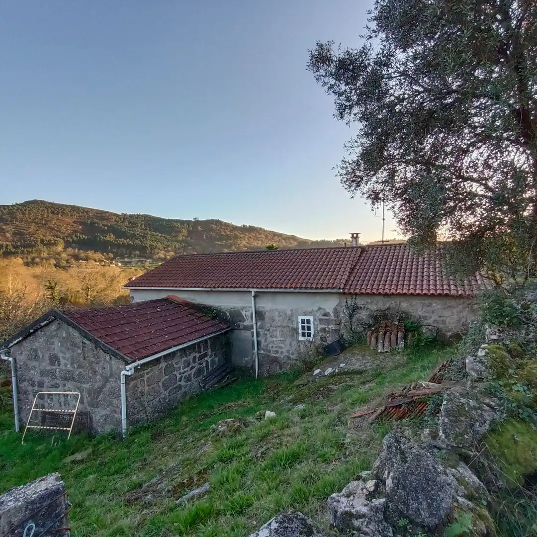 Vista exterior de Casa o xalet en venda en Cotobade amb Jardí privat