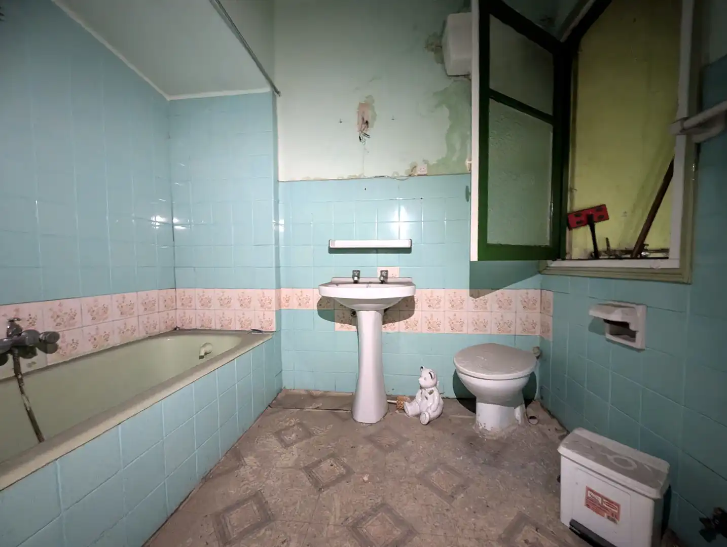 Bathroom of Flat for sale in San Martín del Rey Aurelio  with Heating, Terrace and Storage room