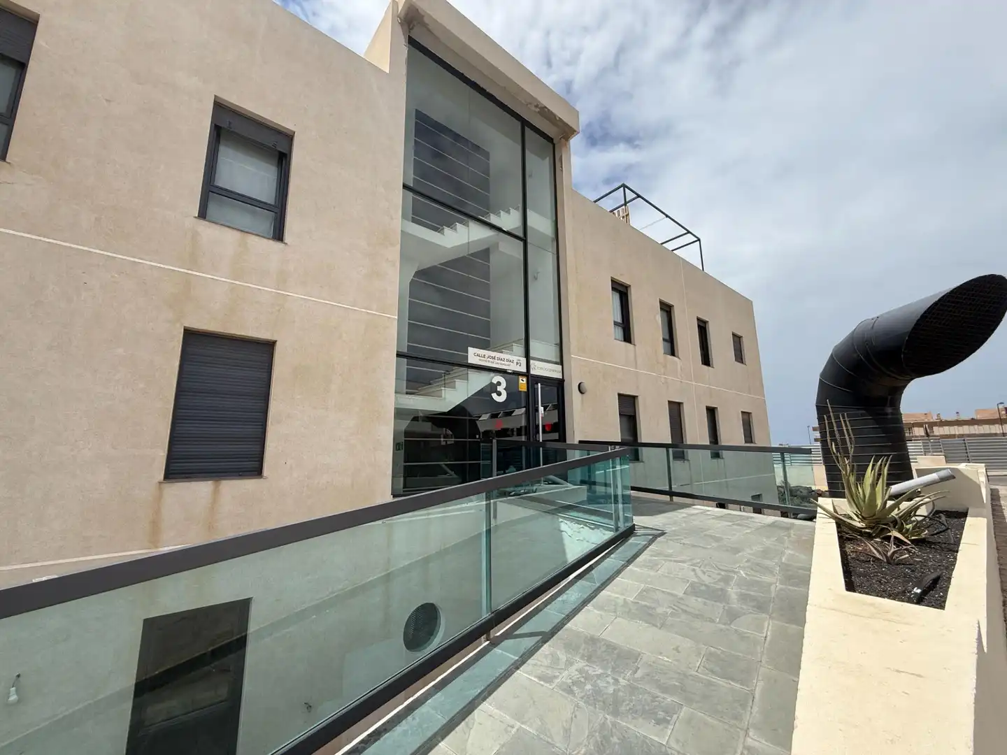 Vista exterior de Apartament en venda en La Oliva amb Terrassa, Balcó i Piscina comunitària