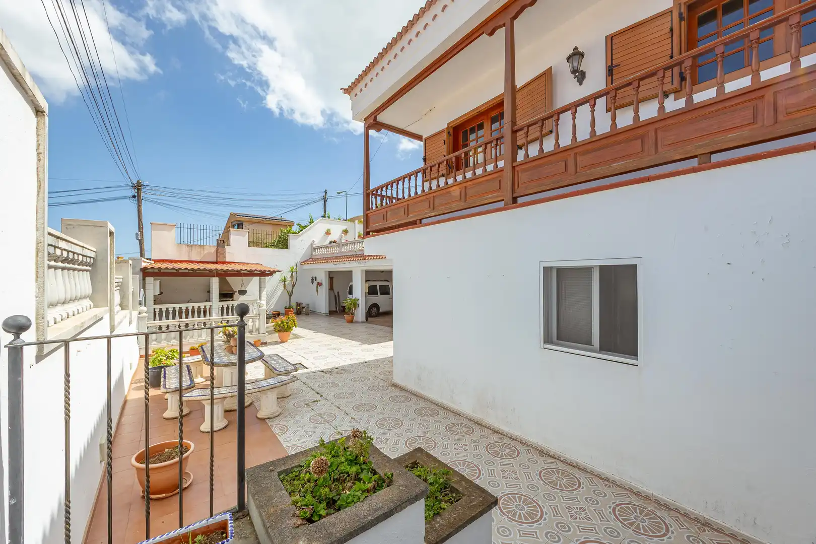 Vista exterior de Casa o xalet en venda en Las Palmas de Gran Canaria amb Aire condicionat, Jardí privat i Terrassa