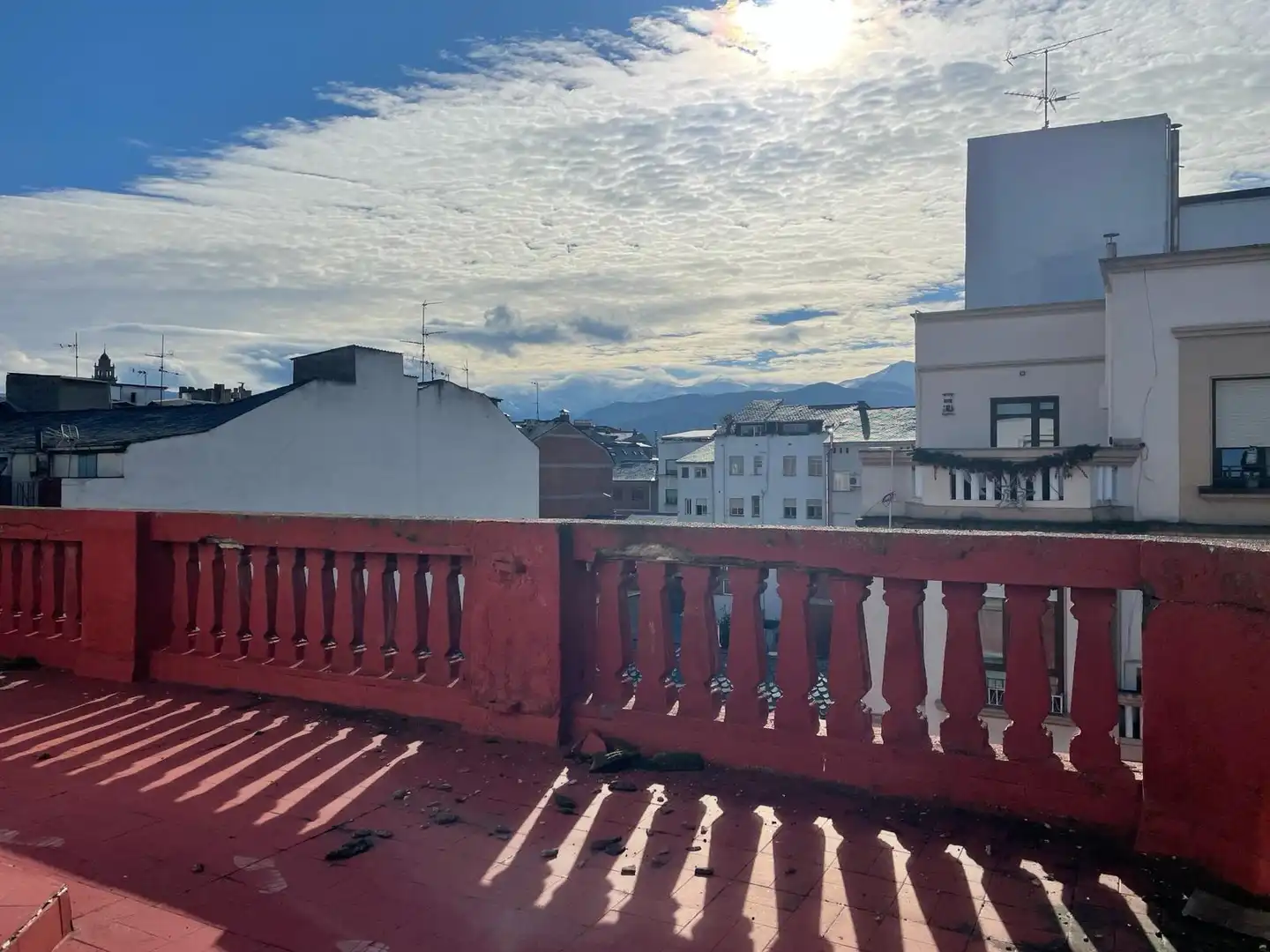 Vista exterior de Edifici en venda en Ponferrada