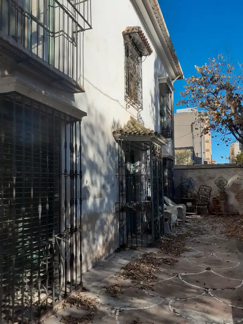 Vista exterior de Casa o xalet en venda en Almazora / Almassora amb Jardí privat, Terrassa i Moblat
