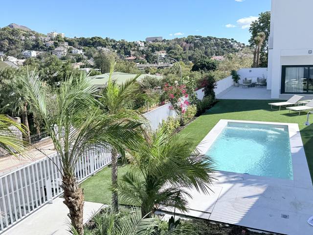 Casa adosada en Venta en  C. Apamares, 3B en La Malagueta - Monte Sancha