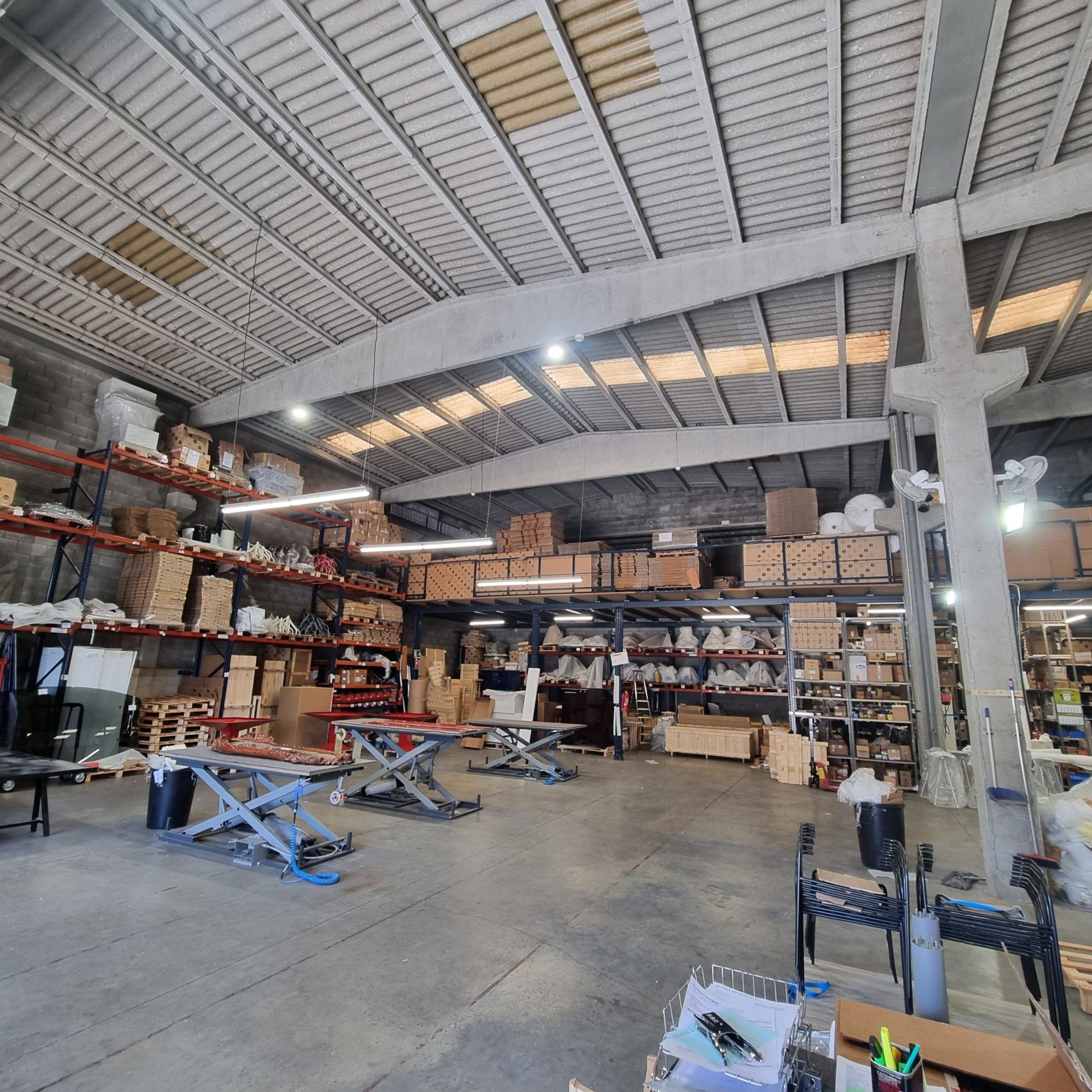 Nau industrial en venda en Sant Esteve Sesrovires
