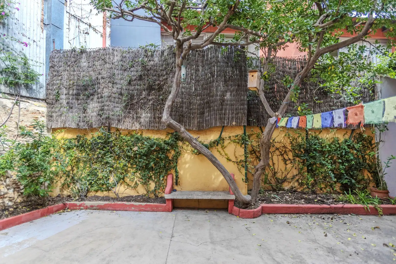 Vista exterior de Casa adosada en venta en Barcelona con Parquet y Terraza