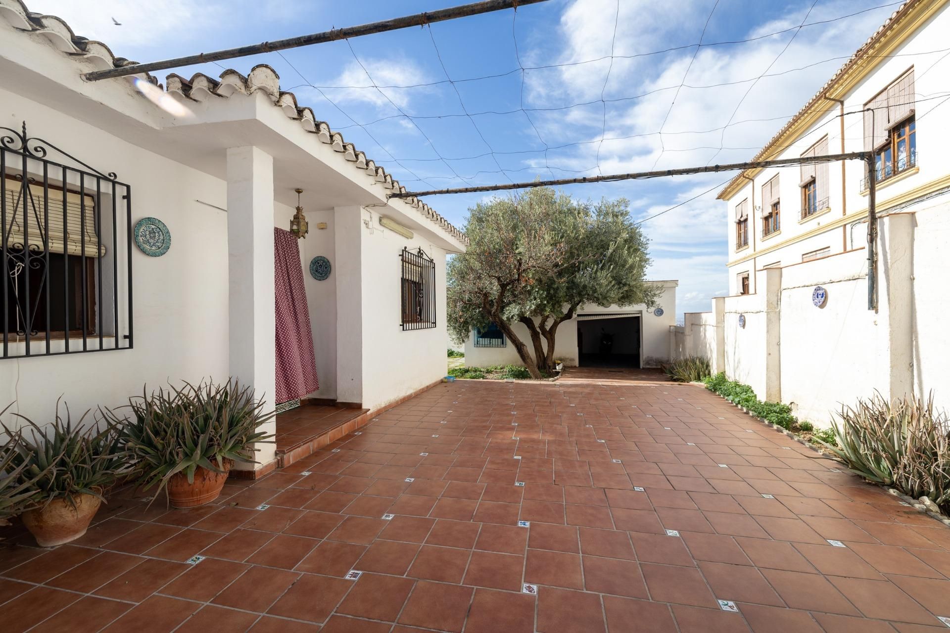 Vista exterior de Casa o xalet en venda en  Granada Capital amb Calefacció, Jardí privat i Terrassa