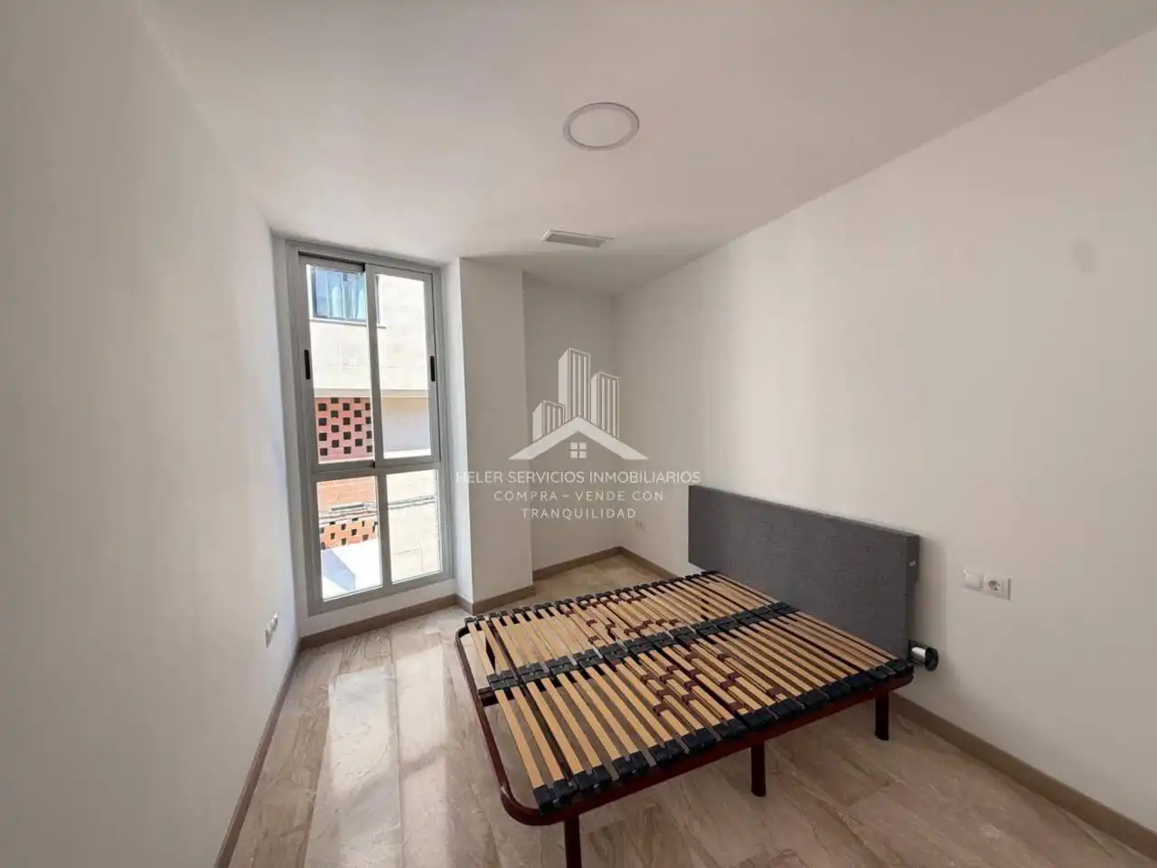Habitación de Piso en venta en Castellón de la Plana / Castelló de la Plana con Aire acondicionado, Calefacción y Alarma