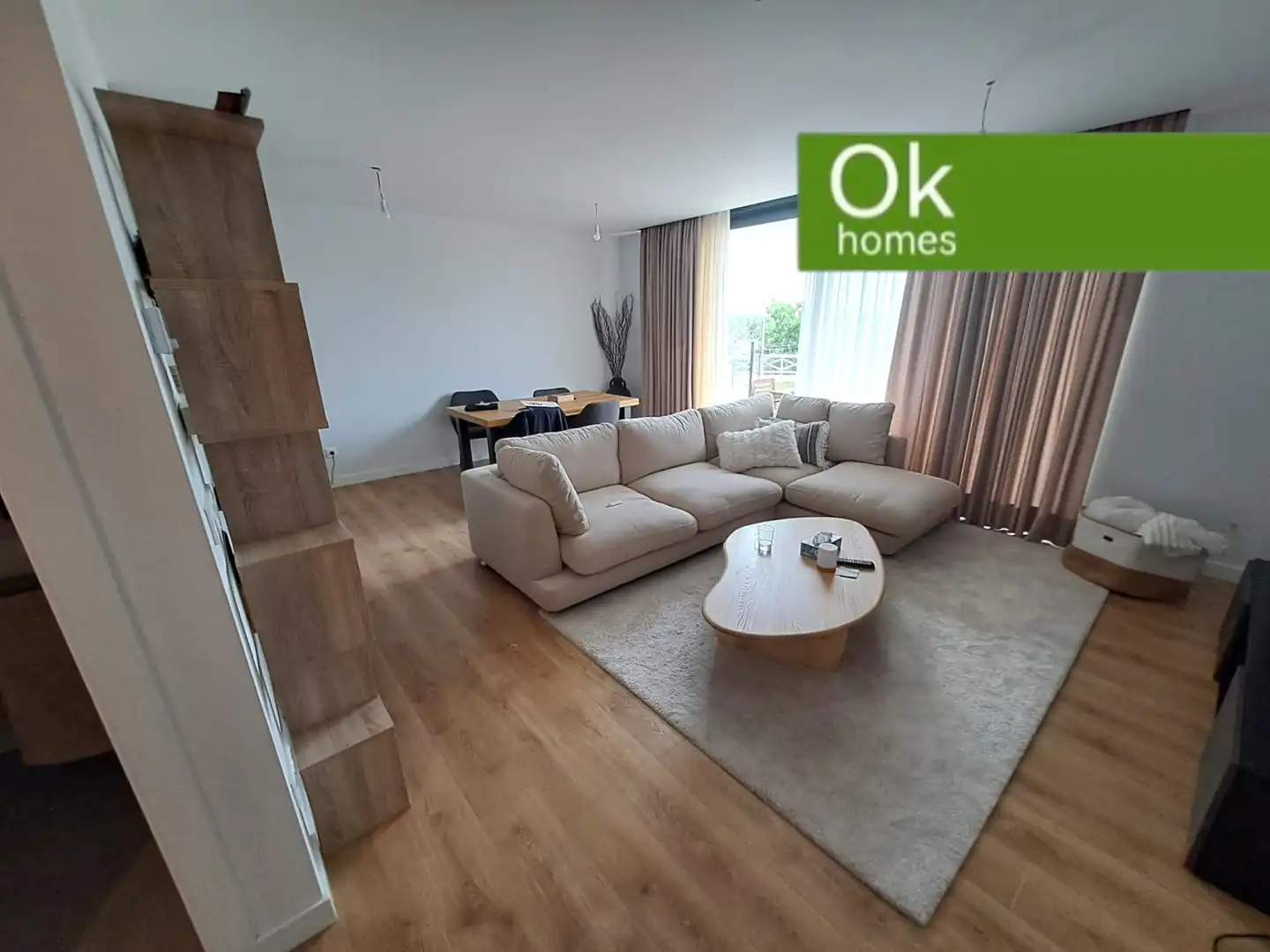 Sala de estar de Casa adosada en venta en Oleiros con Calefacción, Parquet y Terraza