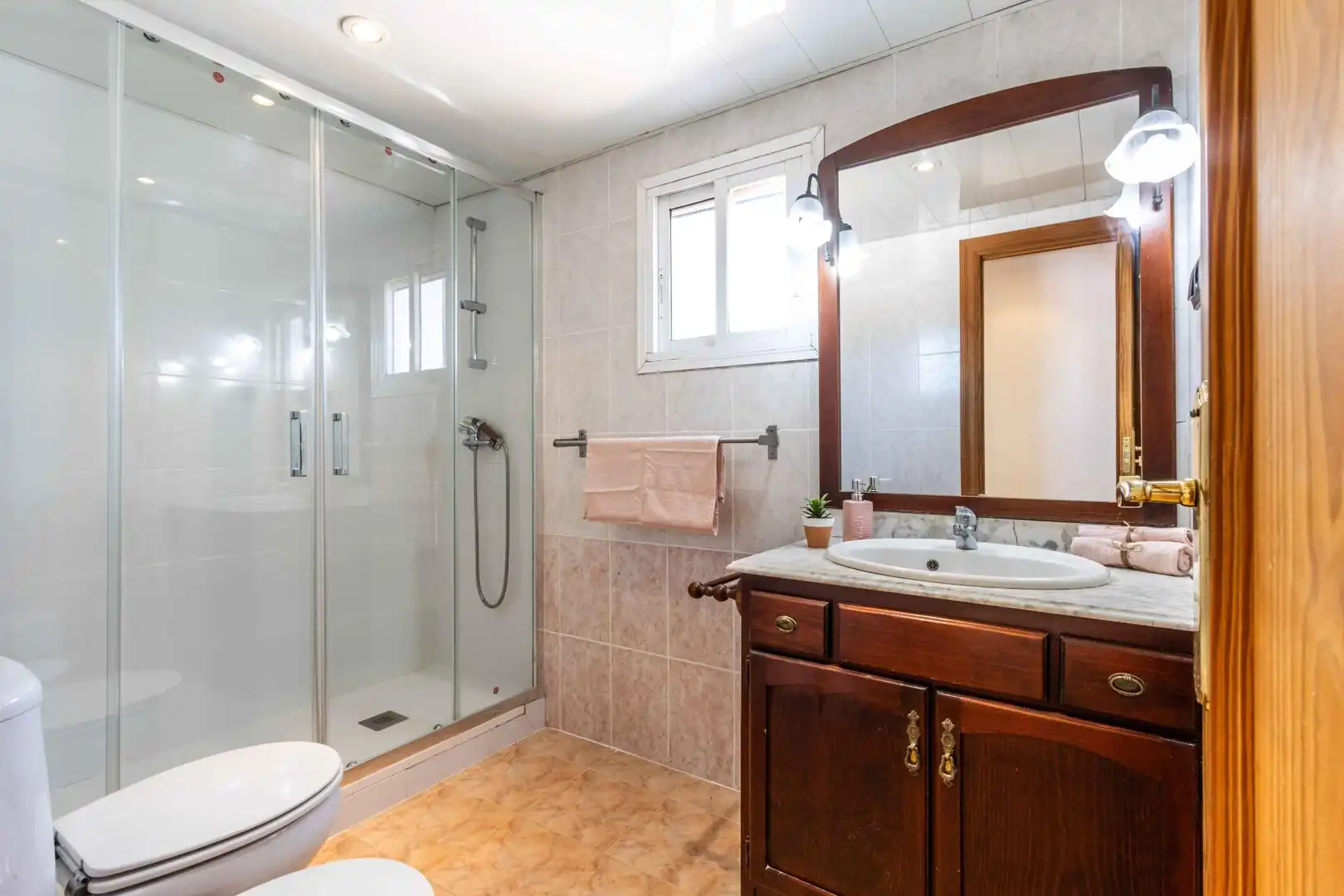 Badezimmer von Dachboden zum Verkauf in Terrassa mit Klimaanlage, Heizung und Terrasse