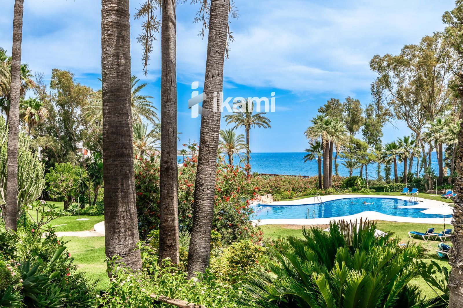 Jardí de Casa adosada en venda en Estepona amb Aire condicionat, Terrassa i Piscina