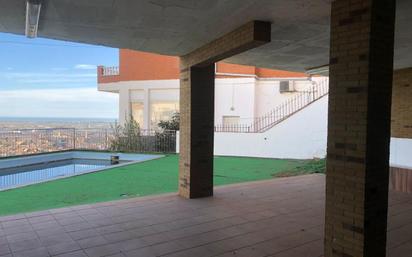 Terrassa de Casa o xalet en venda en Viladecans amb Piscina