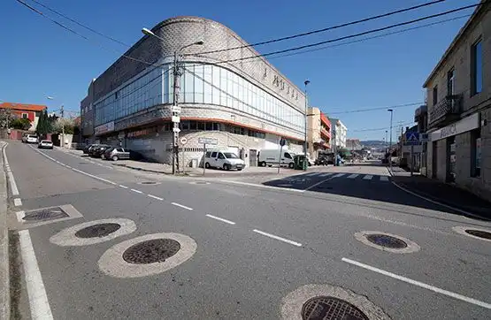 Vista exterior de Nau industrial en venda en Vigo 