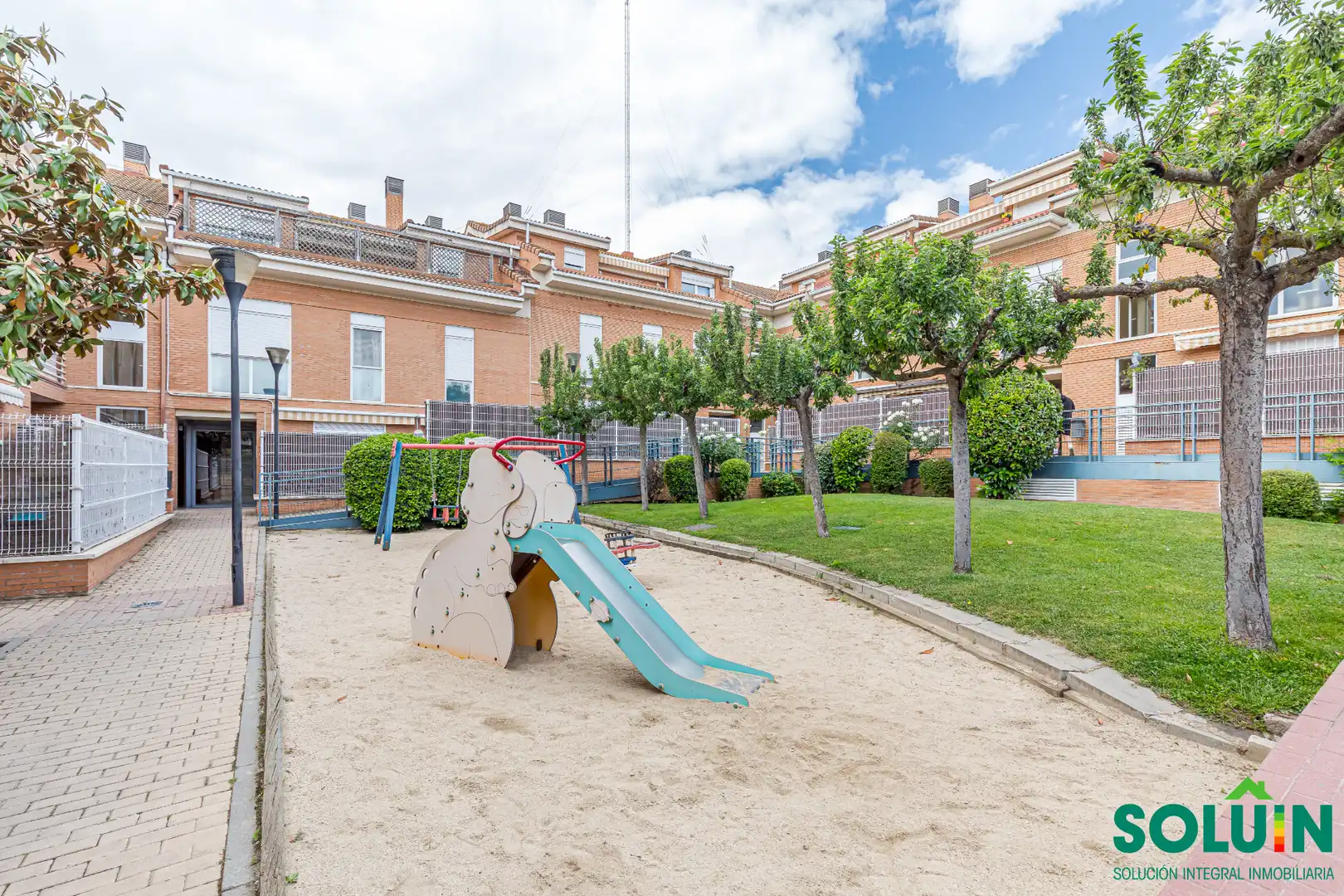 Vista exterior de Piso en venta en San Martín de la Vega con Calefacción, Parquet y Trastero