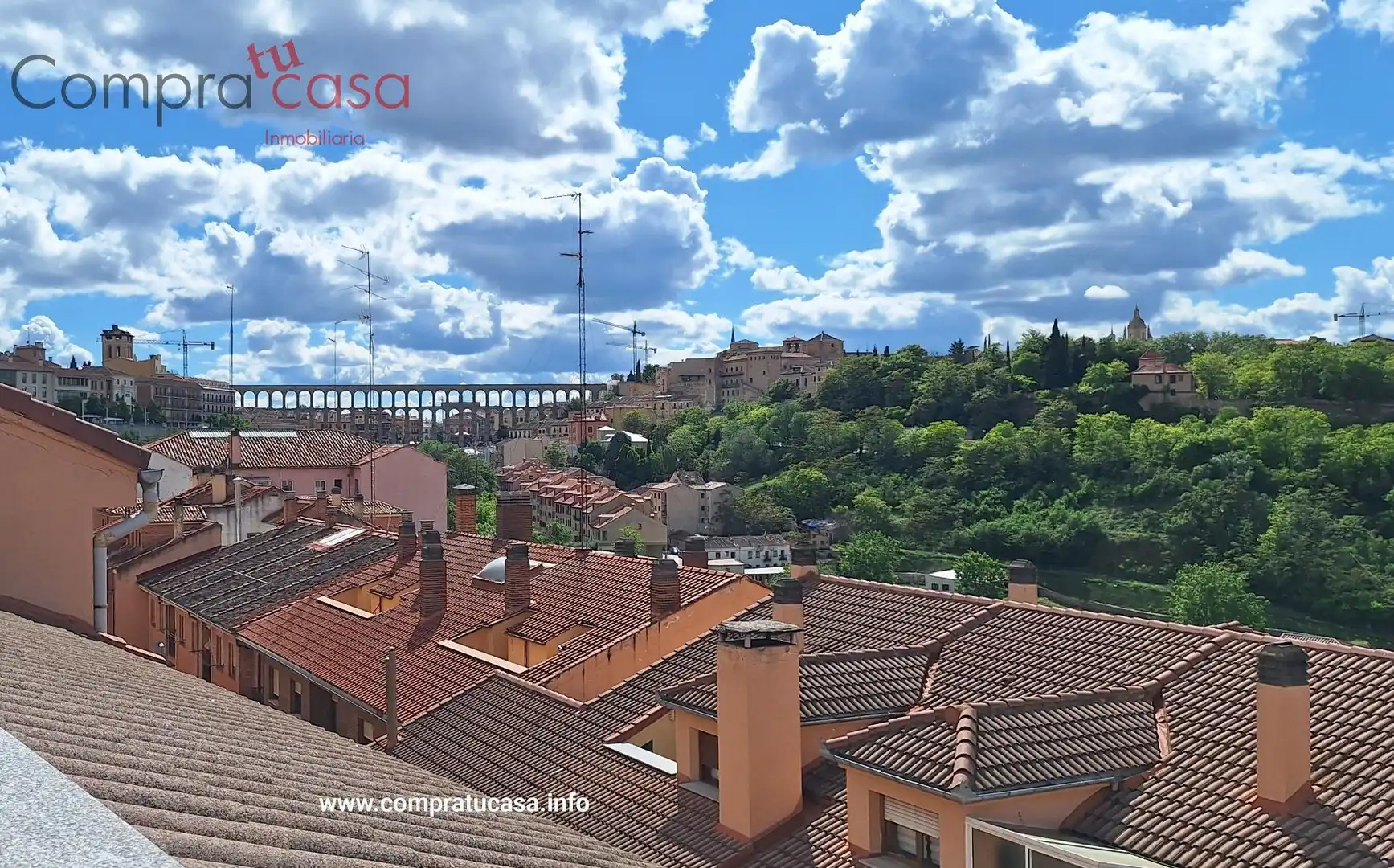 Vista exterior de Àtic en venda en Segovia Capital amb Calefacció, Parquet i Terrassa