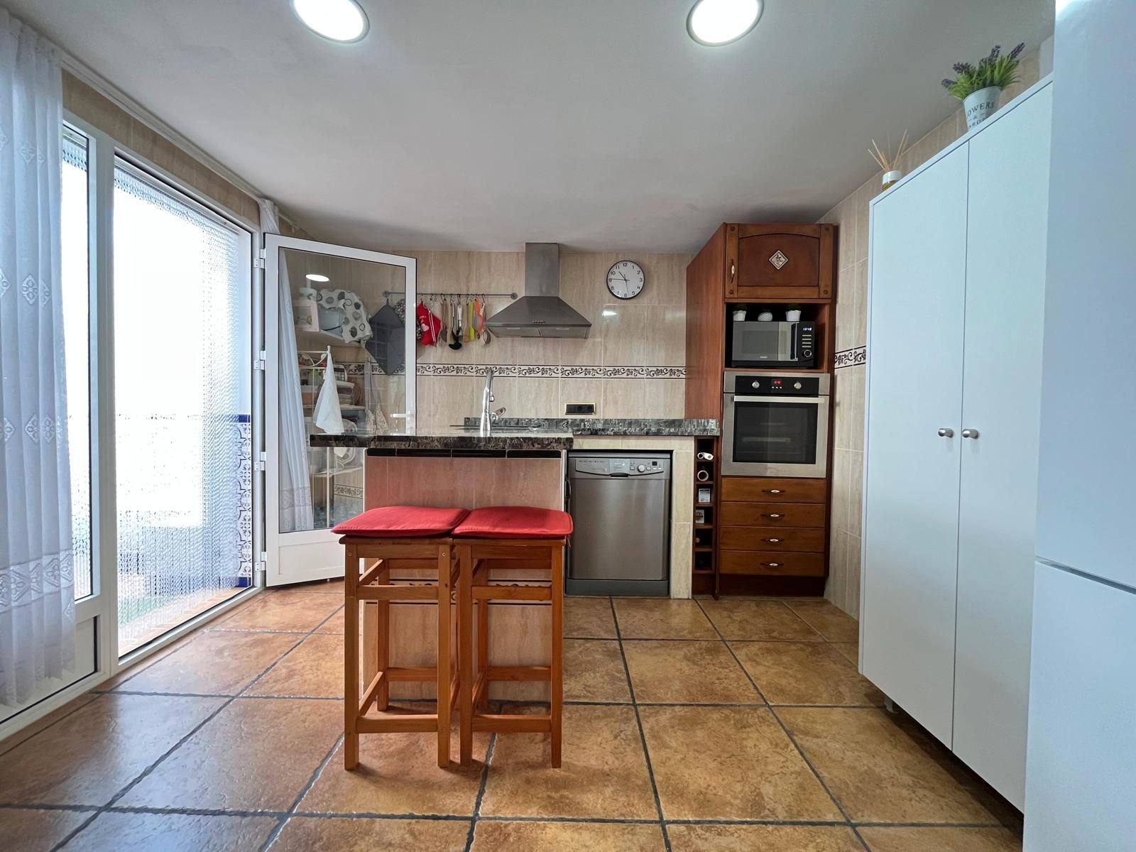 Cuina de Casa adosada en venda en Cartagena amb Aire condicionat, Jardí privat i Terrassa