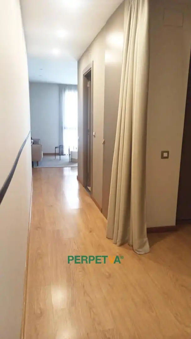 Flat for rent in Barcelona  with Air Conditioner, Swimming Pool and Furnished