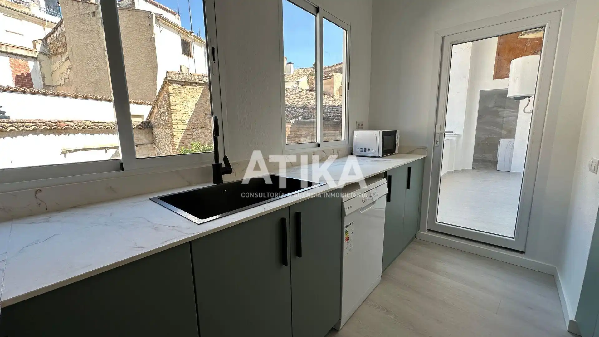 Kitchen of Flat for share in Ontinyent  with Air Conditioner and Balcony