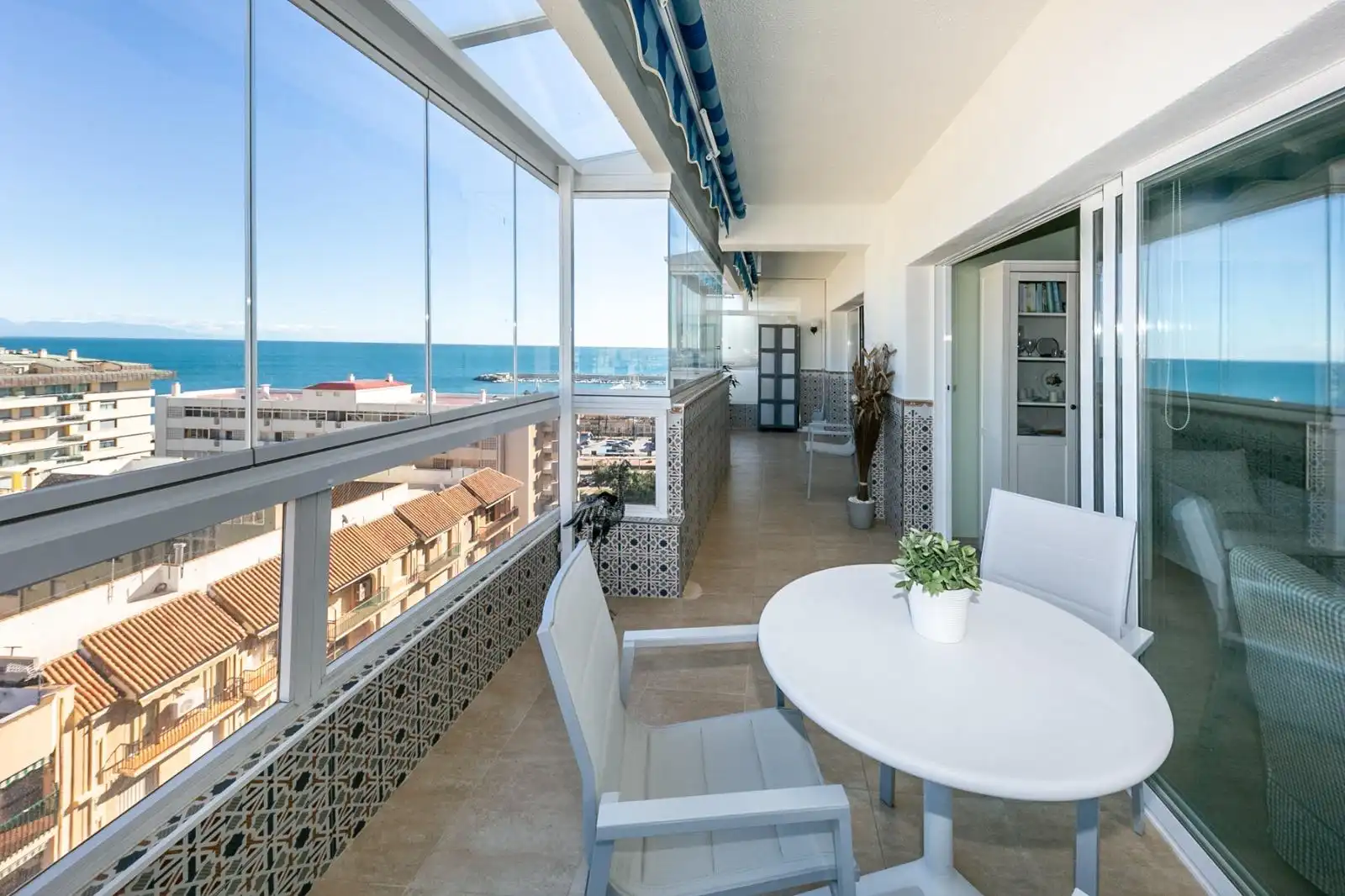 Terrasse von Dachboden zur Miete in Fuengirola mit Klimaanlage, Heizung und Terrasse
