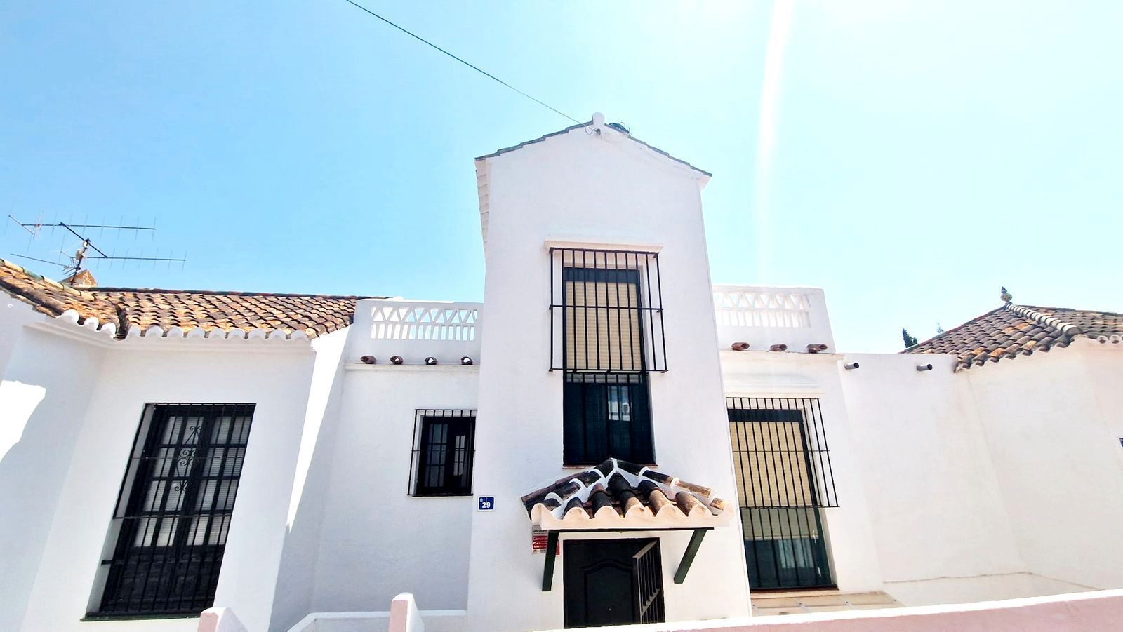 Exterior view of Single-family semi-detached for sale in Mijas  with Air Conditioner, Terrace and Furnished