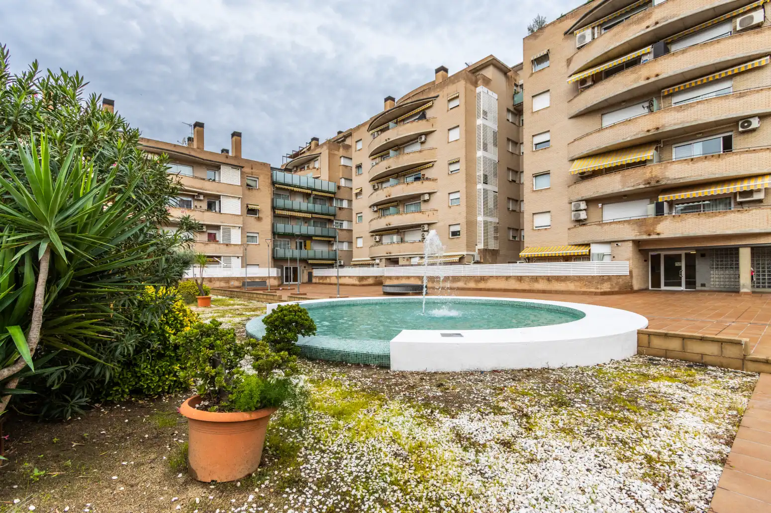 Piscina de Piso en venta en Ponent