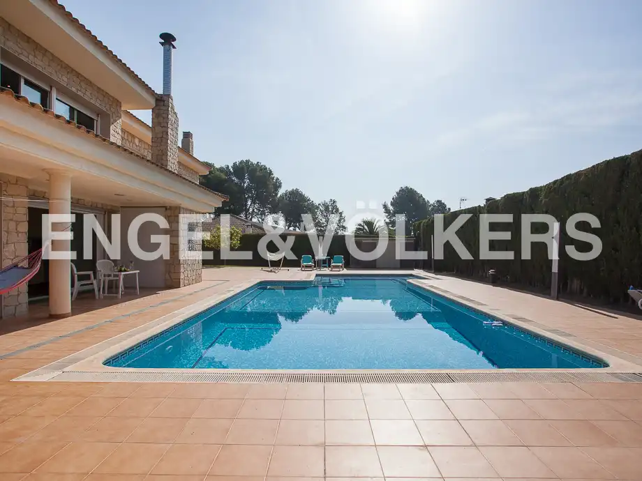 Piscina de Casa o chalet en venta en Serra con Calefacción, Jardín privado y Trastero