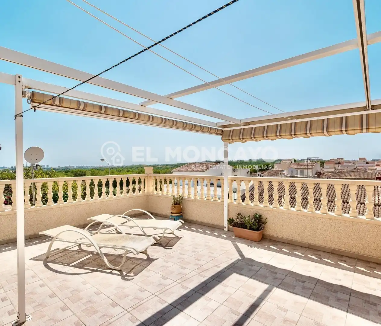 Terrassa de Casa adosada en venda en Zona Carrefour - Urbanizaciones