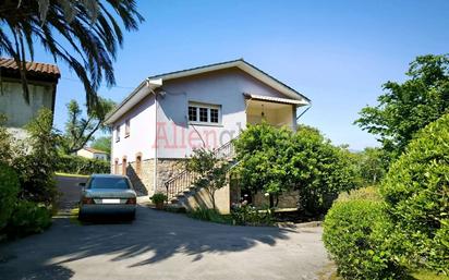 Vista exterior de Casa o xalet en venda en Oviedo  amb Calefacció, Jardí privat i Terrassa