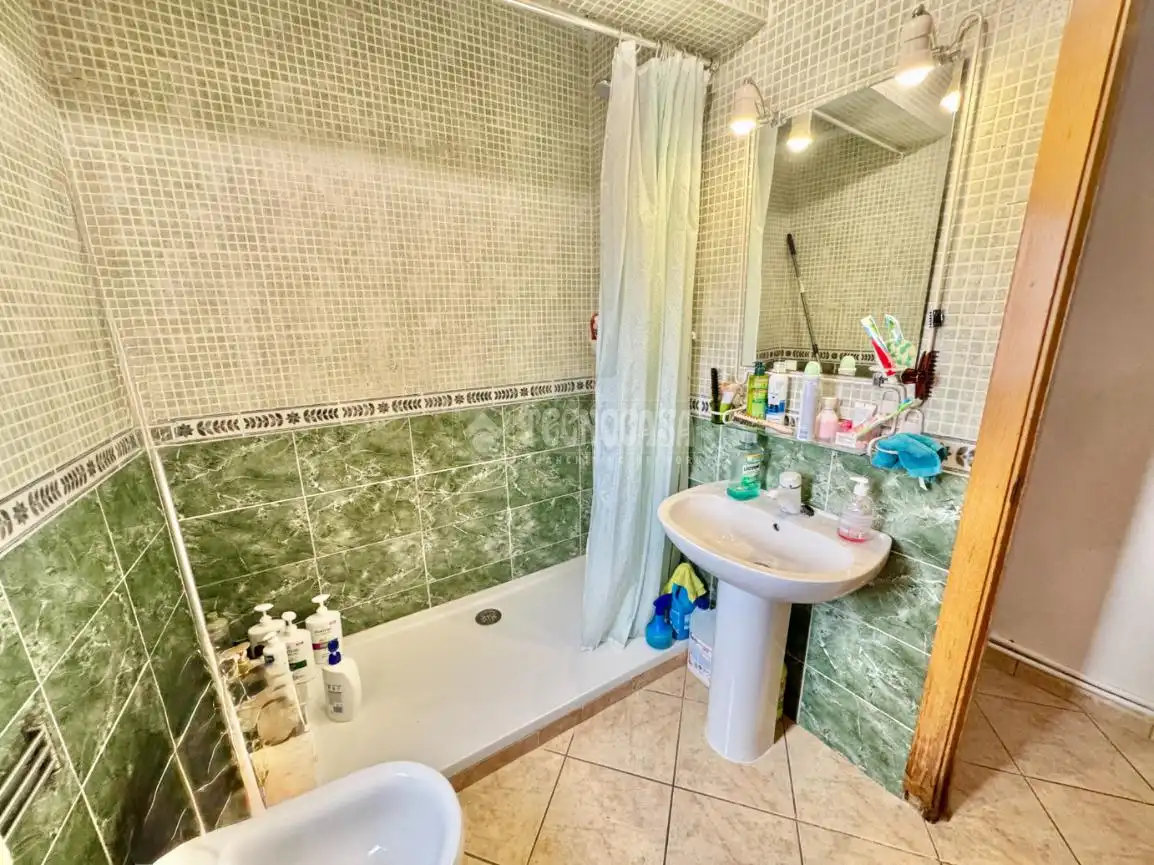 Baño de Piso en venta en Yunquera de Henares con Aire acondicionado, Amueblado y Balcón
